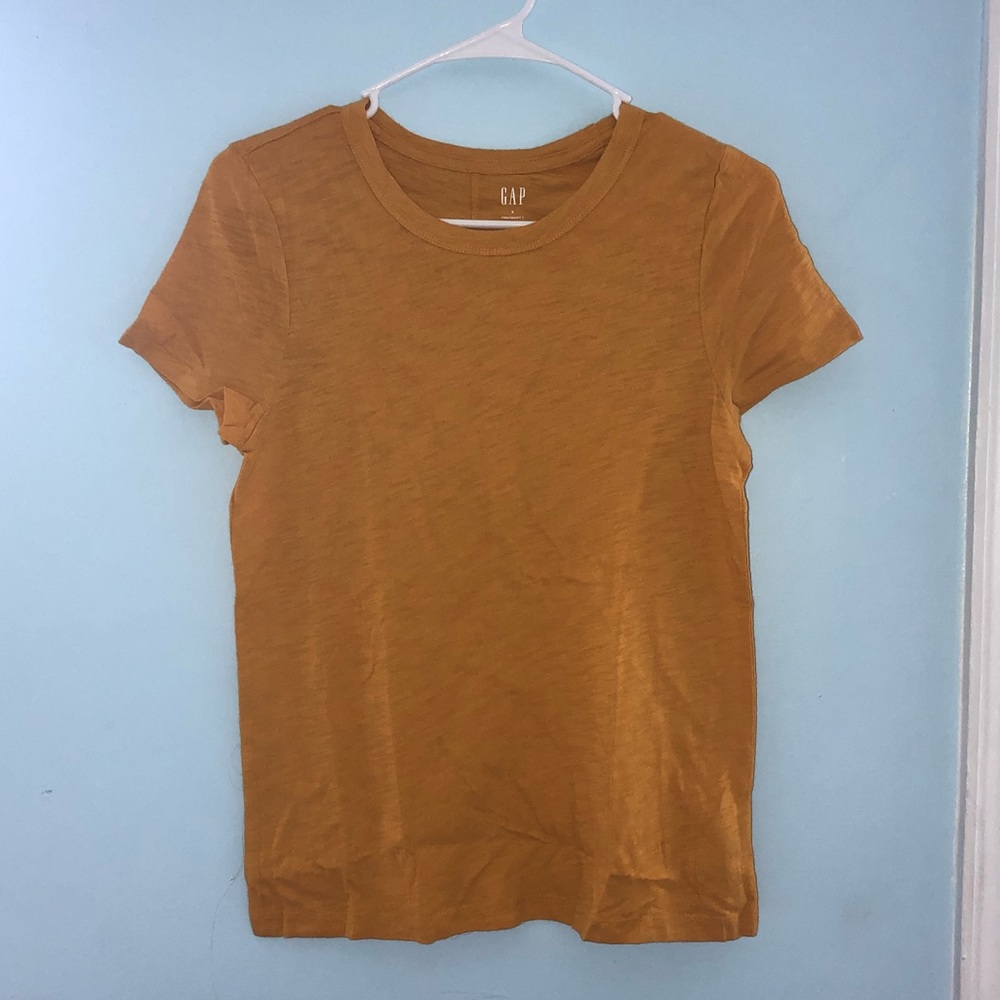 Gap yellow women tee shirt size small new with tags
